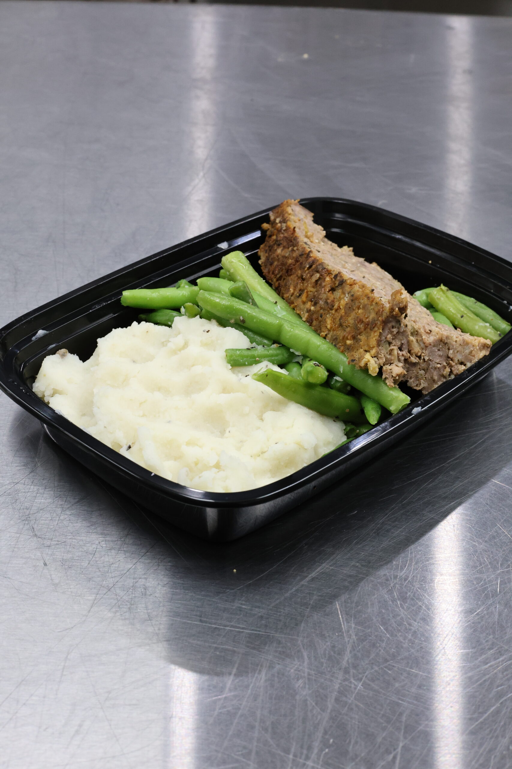 Homestyle Meatloaf with Mashed Potatoes & Green Beans (G/F)