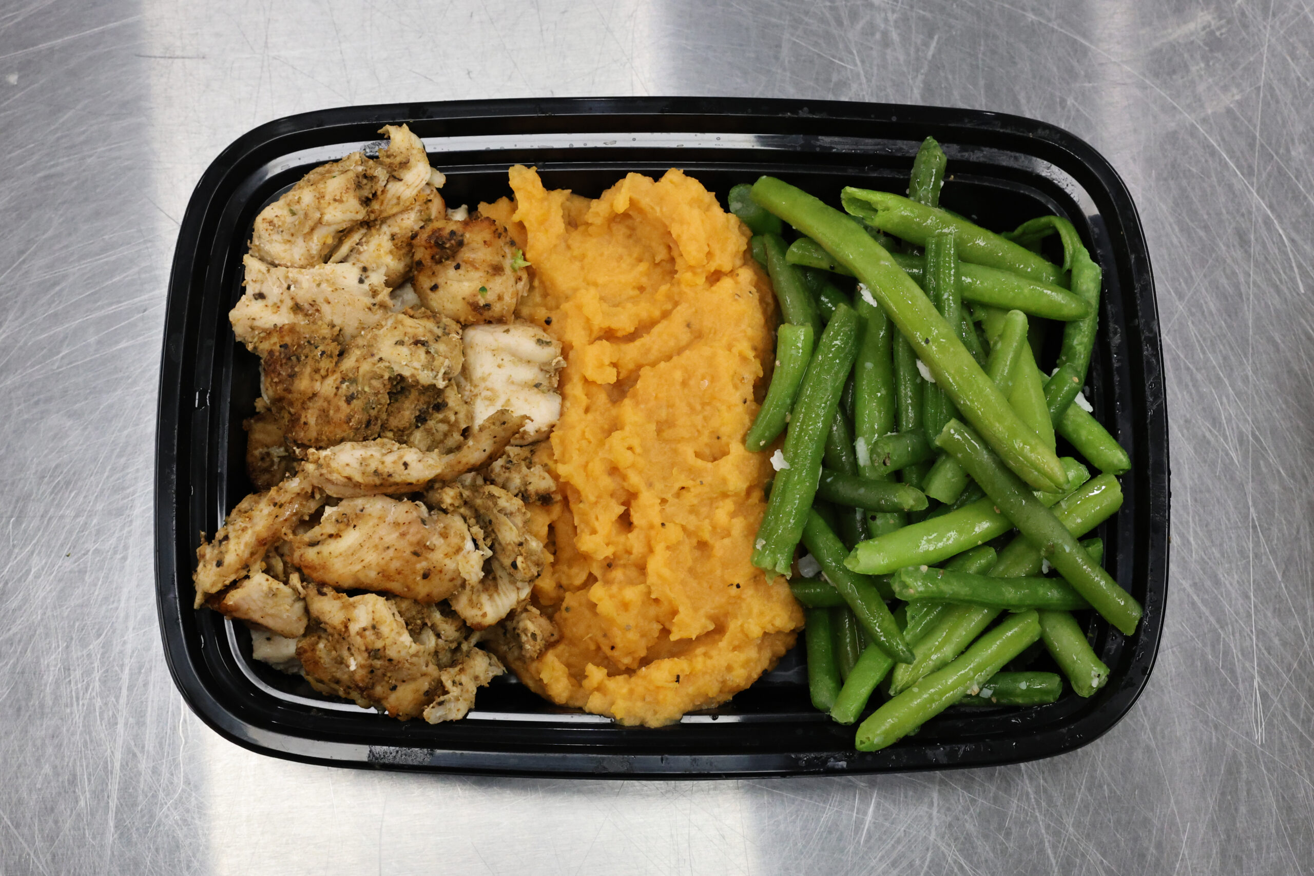 Blackened Chicken with Sweet Potatoes & Green Beans (G/F)